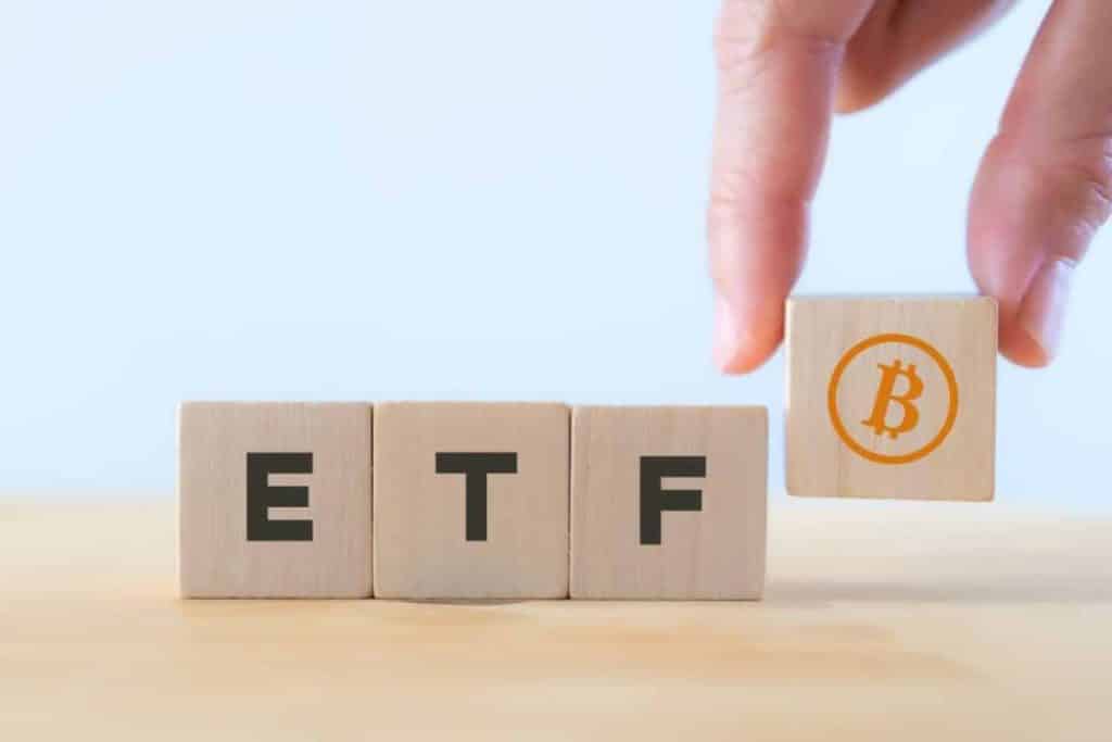 スポットETF承認後、ビットコイン先物ETFは崩壊するの
